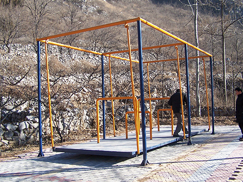 四川拓展训练器材｜摇摆高低横木